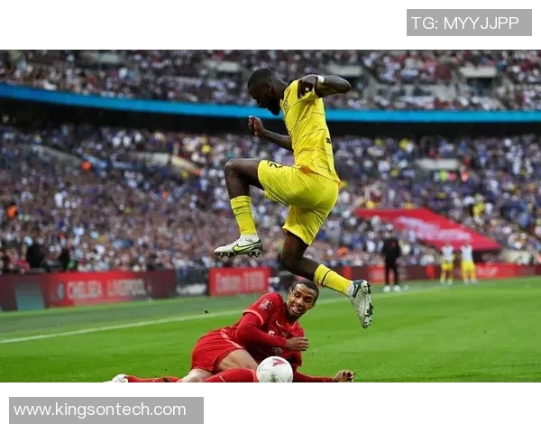 高清足球明星壁纸尽在利物浦展现球场风采与激情瞬间